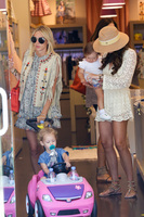 Tamara Ecclestone tote bag #G956874