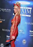 Tara Reid Longsleeve T-shirt #2871444