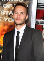Taylor Kitsch Sweatshirt #2782547