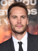 Taylor Kitsch Sweatshirt #2782569