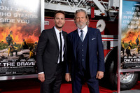 Taylor Kitsch Sweatshirt #2782570