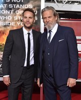 Taylor Kitsch Sweatshirt #2782631