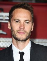 Taylor Kitsch Sweatshirt #2782673