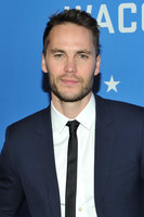 Taylor Kitsch Longsleeve T-shirt #2984096