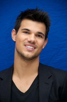 Taylor Lautner poster #2250593 - celebposter.com