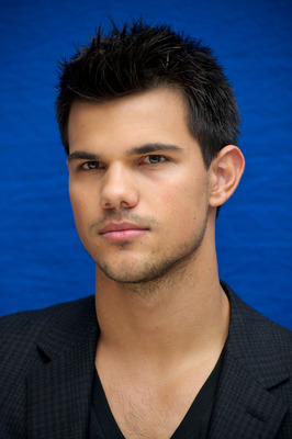 Taylor Lautner poster #2250613 - celebposter.com