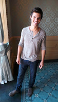Taylor Lautner Longsleeve T-shirt #2339102