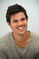 Taylor Lautner Sweatshirt #2339107