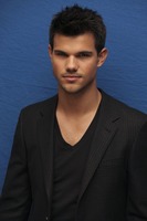 Taylor Lautner Sweatshirt #2442122