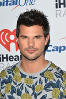 Taylor Lautner Sweatshirt #2774475
