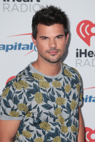 Taylor Lautner Longsleeve T-shirt #2774480