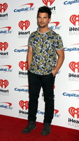 Taylor Lautner Longsleeve T-shirt #2774483