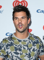 Taylor Lautner t-shirt #2774486