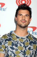Taylor Lautner Longsleeve T-shirt #2774487