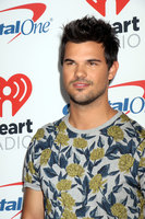 Taylor Lautner Sweatshirt #2774521