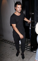 Taylor Lautner Longsleeve T-shirt #3058546