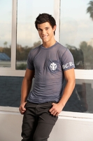 Taylor Lautner Longsleeve T-shirt #3873420