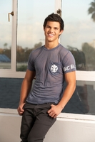 Taylor Lautner Longsleeve T-shirt #3873433