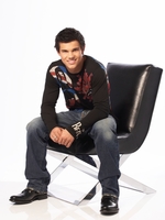 Taylor Lautner Longsleeve T-shirt #3873436