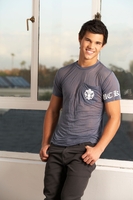 Taylor Lautner Tank Top #3873442