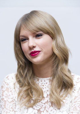 Taylor Swift Poster 2354089