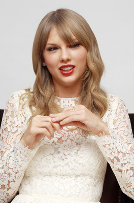 Taylor Swift Poster 2361453