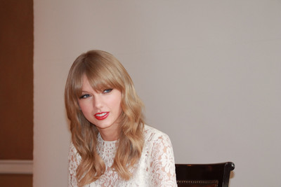 Taylor Swift Poster 2361476
