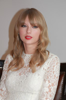 Taylor Swift Sweatshirt #2361478
