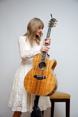Taylor Swift Poster 2432267