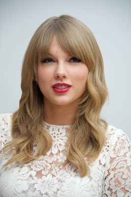 Taylor Swift Poster 2432269