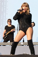 Taylor Swift Longsleeve T-shirt #3285531