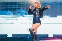 Taylor Swift Longsleeve T-shirt #3285588