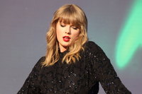 Taylor Swift Longsleeve T-shirt #3285599
