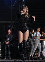 Taylor Swift longsleeve t-shirt #3307010