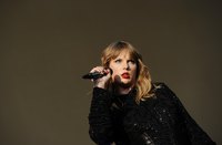 Taylor Swift longsleeve t-shirt #3307014