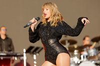 Taylor Swift Longsleeve T-shirt #3307034