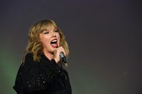 Taylor Swift t-shirt #3307037