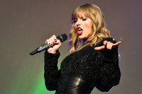 Taylor Swift Longsleeve T-shirt #3307043