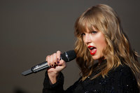 Taylor Swift Longsleeve T-shirt #3307058