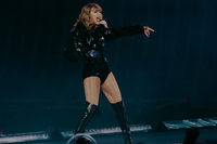 Taylor Swift Longsleeve T-shirt #3312102