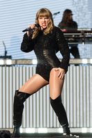 Taylor Swift Longsleeve T-shirt #3313541
