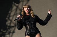 Taylor Swift Longsleeve T-shirt #3313549