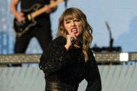 Taylor Swift Longsleeve T-shirt #3313580