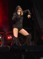 Taylor Swift Longsleeve T-shirt #3755743