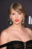 Taylor Swift Longsleeve T-shirt #3813719