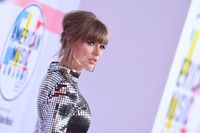 Taylor Swift Longsleeve T-shirt #3813749