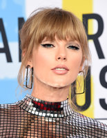 Taylor Swift Longsleeve T-shirt #3813866
