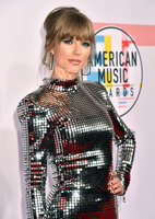 Taylor Swift Longsleeve T-shirt #3814219