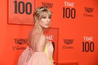 Taylor Swift Longsleeve T-shirt #3839416