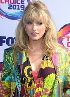 Taylor Swift Longsleeve T-shirt #3870685